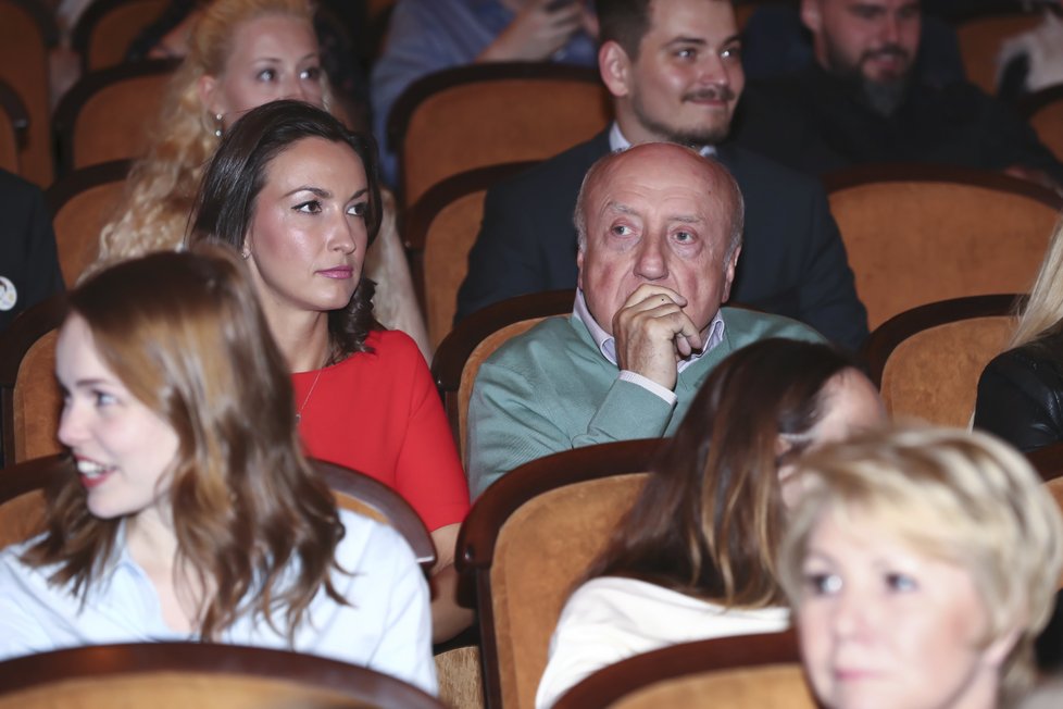 Na premiéru filmu Jiřího Stracha Klec do pražské Lucerny dorazilo mnoho známých tváří.