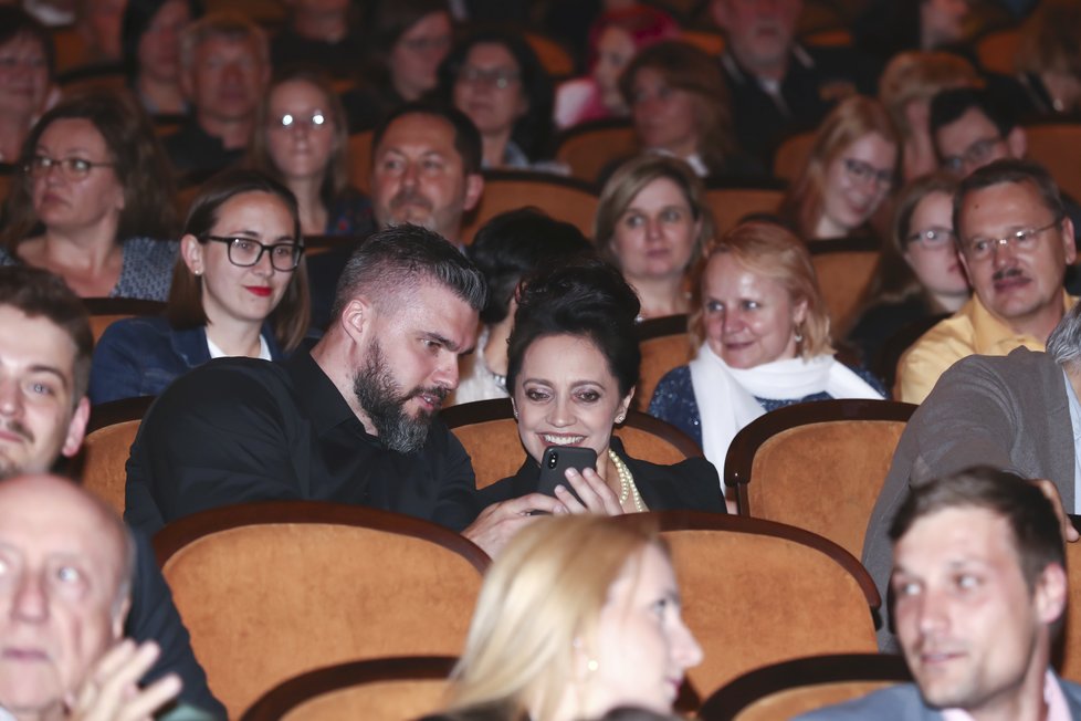 Na premiéru filmu Jiřího Stracha Klec do pražské Lucerny dorazilo mnoho známých tváří.