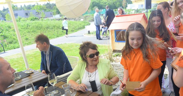 Jiřina Bohdalová navštívila Alzheimer centrum.