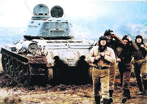 1991 -Tankový prapor podle Škvoreckého. Bohdan druhý za Lukášem Vaculíkem.