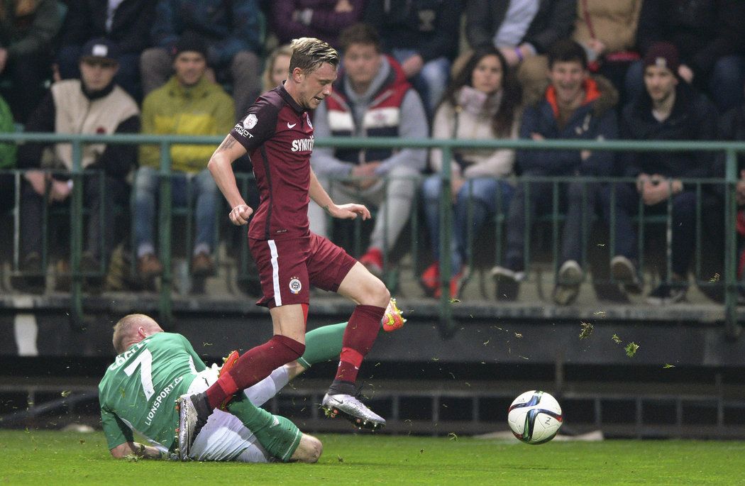 Záložník Sparty Ladislav Krejčí v utkání s Bohemians 1905