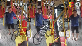 VIDEO: Cyklista si v Bohnicích vynucoval jízdu autobusem. Nepochodil, tak „vysklil“ dveře a ujel po svých