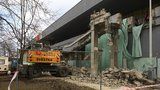 OC Odra v Bohnicích přišlo o betonové schody: Podle majitele je nikdo nevyužíval