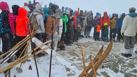 Den Horské služby 24. března 2024 u Mohyly Hanče a Vrbaty v Krkonoších.