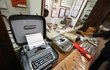 Na tomto psacím stroji spisovatel tvořil. Přestěhuje se z muzea do expozice?