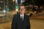 Zahraniční zpravodaj ČT v USA Bohumil Vostal při svém živém vstupu ze San Francisca (15.11.2023)