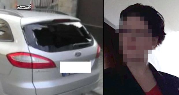 Opilá žena v Havlíčkově Brodě zničila 30 aut. Poškodila i policejní dveře