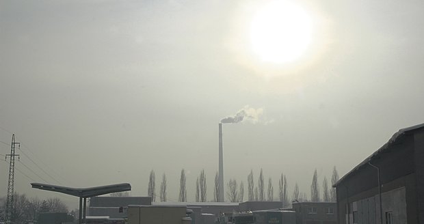 Slunce bylo v pondělí v Bohumíně zastřené znečištěným ovzduším. Limity polétavého prachu byly na Karvinsku překročeny až dvanáctinásobně.