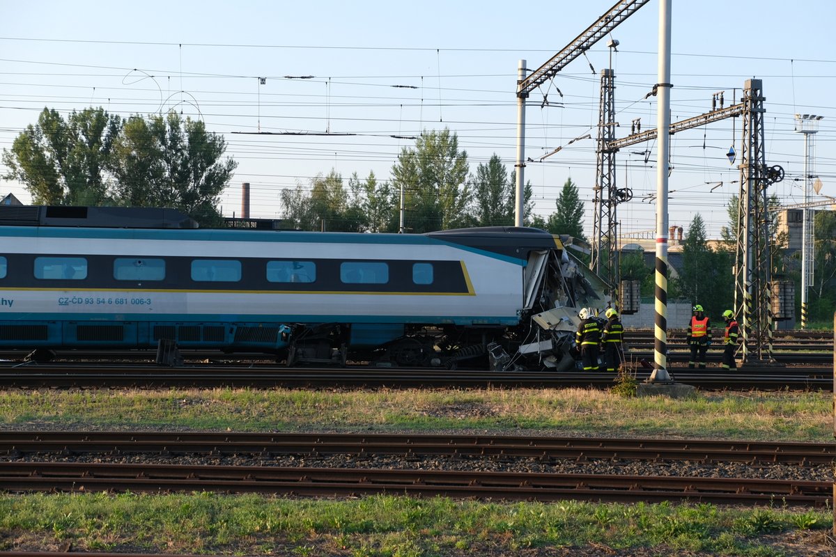 V Bohumíně se srazilo pendolino s posunovací lokomotivou. Strojvedoucí (†54) vlaku nepřežil.