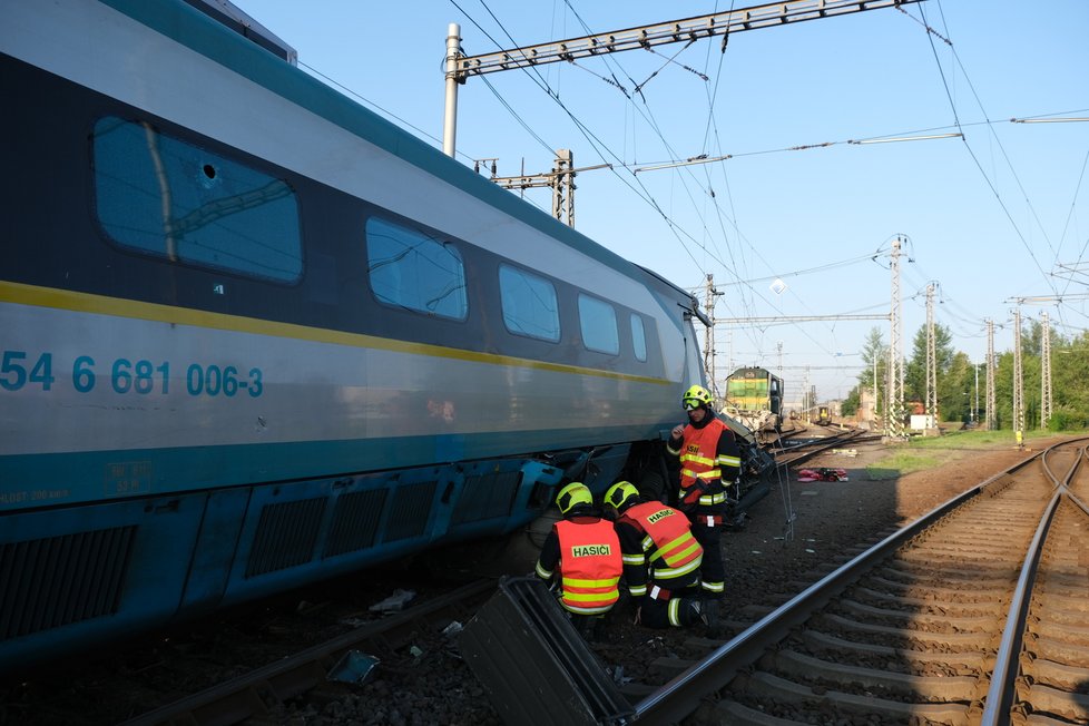 V Bohumíně se srazilo pendolino s posunovací lokomotivou. Strojvedoucí (†54) vlaku nepřežil.