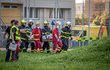 Záchranáři 8. srpna 2020 u panelového domu v Bohumíně, ve kterém při požáru v 11. patře zahynulo 11 lidí.