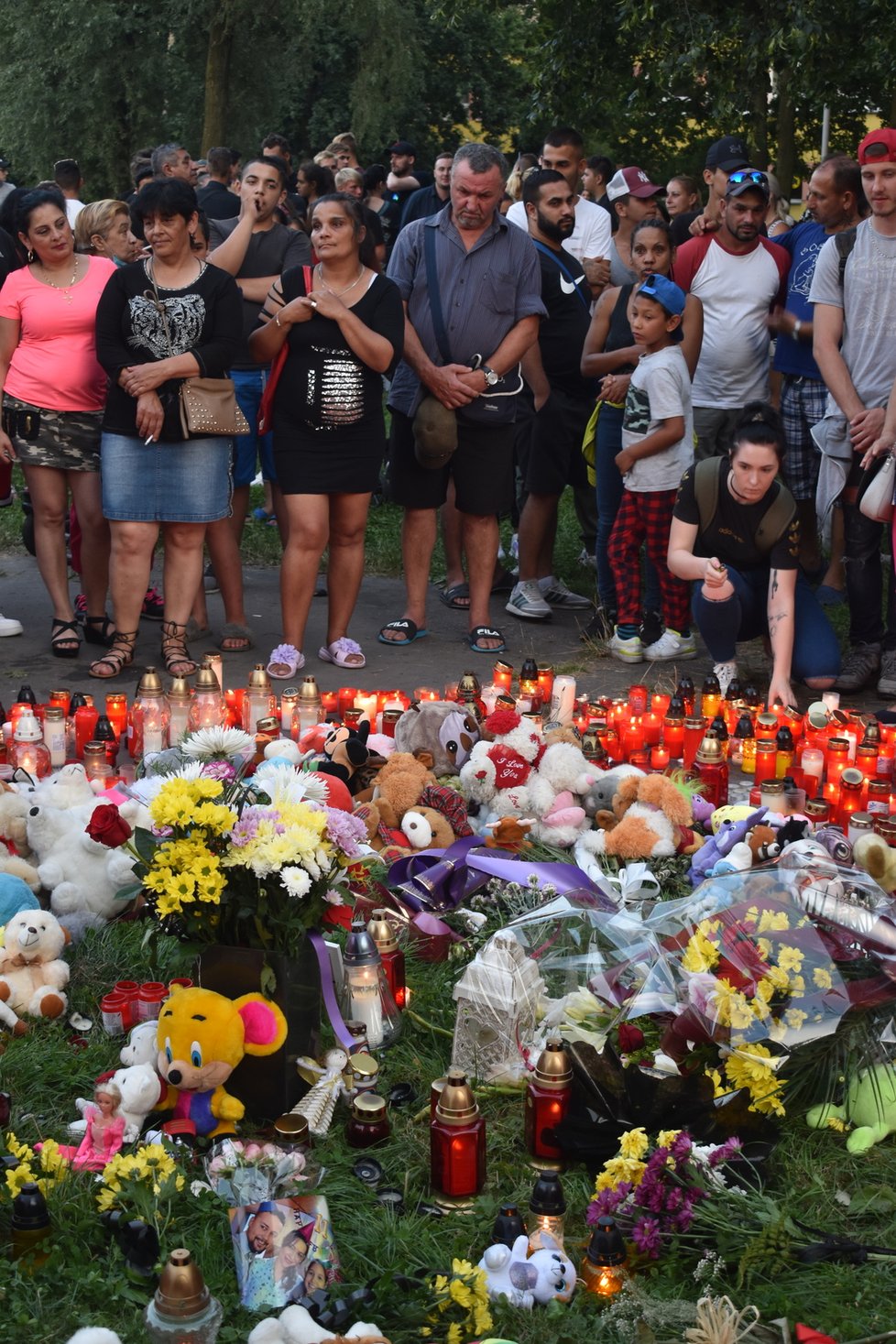 Pieta za oběti žháře Zdeňka K. Ten kvůli rodinným sporům podpálil byt, kde zahynulo 11 lidí.