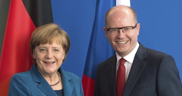 Sobotka prosil Merkel: Pomozte nám s železnicí! 