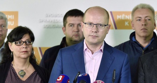 Sobotka vyhodí z vlády slabé ministry ČSSD. Chci novou krev, napsal straníkům