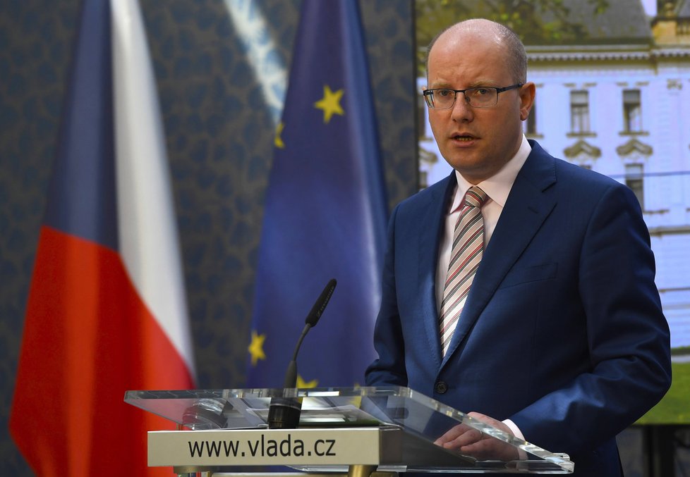 Premiér Sobotka oznámil, že na Hrad poslal demisi ministryně školství i návrh na jmenování jejího nástupce.