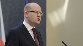 Premiér Bohuslav Sobotka (ČSSD) oznámil 2. května 2017, že vláda podá demisi.