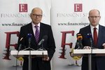 Premiér Sobotka s ministrem financí Pilným po bilanční schůzce