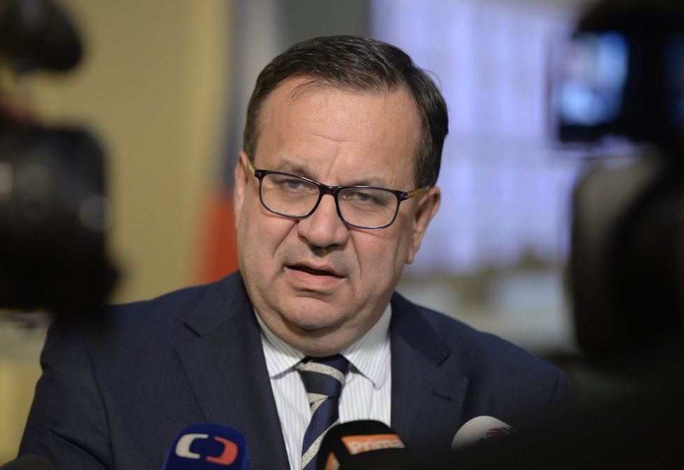 Ministr průmyslu a obchodu Jan Mládek (ČSSD) jednal s premiérem Sobotkou o cenách mobilních datových služeb.