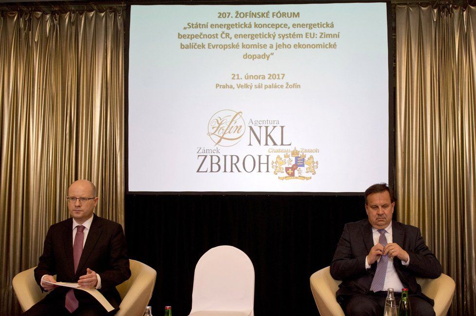 Bohuslav Sobotka a Jan Mládek na Žofínském fóru. Již poté, co premiér oznámil ministrův konec.