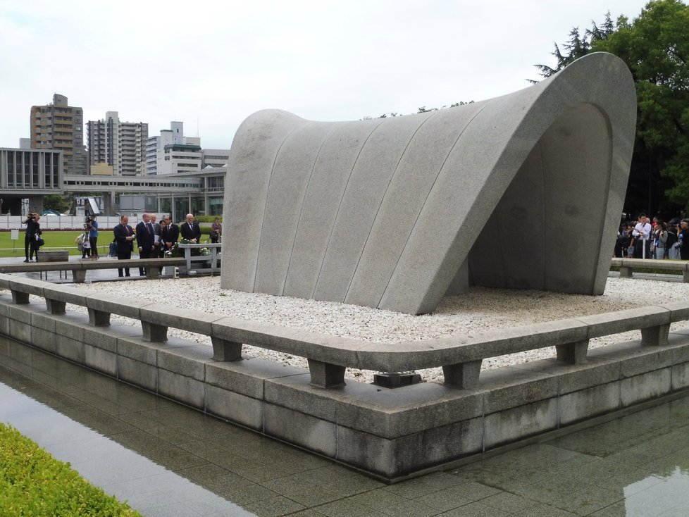 Sobotka v Hirošimě: Kladení věnce u památníku obětem