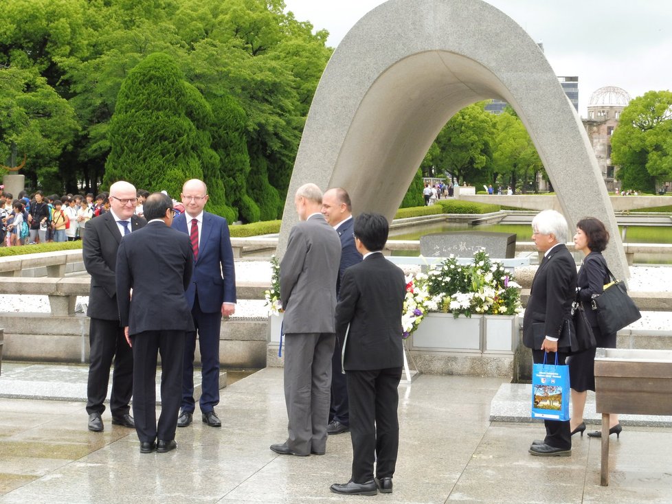 Sobotka v Hirošimě: Kladení věnce u památníku obětem