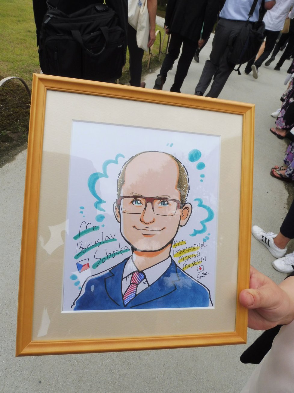 Sobotka navštívil v Kjótu Šógunský palác. Od starosty dostal karikaturu.