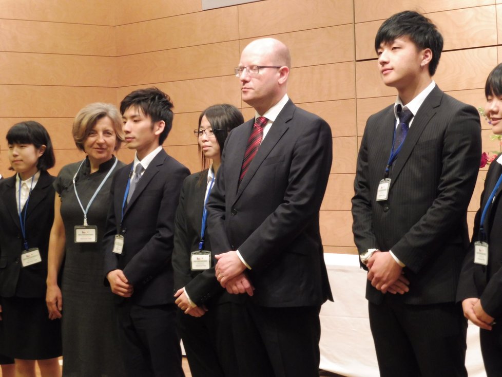 Sobotka dostal na tokijské univerzitě Josai čestný titul, jeho přednášce přihlíželi i japonští studenti, kteří se dobrovolně učí češtinu.
