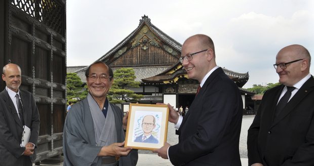 Japonci nás mají rádi, říká Čech. Proč nosí roušky a jak vnímají císaře?