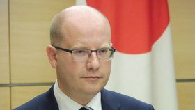 Premiér Bohuslav Sobotka na tiskovce spolu s japonským prezidentem Šinzó Abem