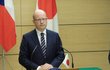 Premiér Bohuslav Sobotka na tiskovce spolu s japonským prezidentem Šinzem Abem