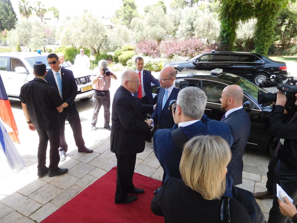 Rozloučení izraelského prezidenta Rivlina s premiérem Sobotkou