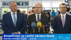 Premiér Sobotka na tiskovce o bezpečnostních opatření na Letišti Václava Havla