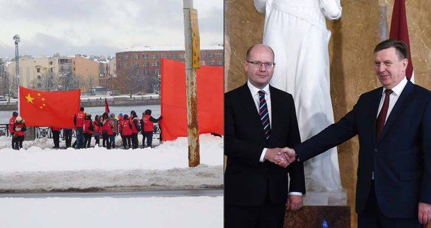 Čínští mávači i výhrůžky Turecka. Sobotka v Rize: „Česko s uprchlíky pomáhá“