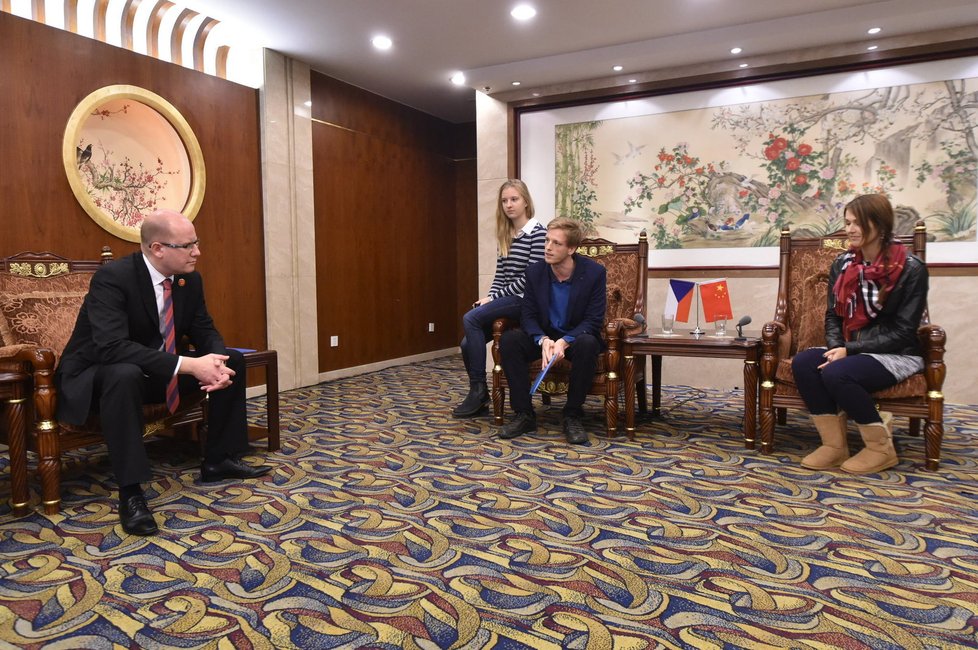 Premiér Bohuslav Sobotka na návštěvě Číny: Setkání s českými studenty (Archivní foto)