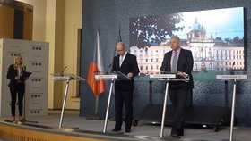 Premiér Sobotka a ministr vnitra Chovanec po zasedání Bezpečnostní rady státu