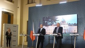 Premiér Sobotka a ministr vnitra Chovanec po zasedání Bezpečnostní rady státu