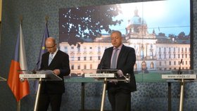 Premiér Sobotka a ministr vnitra Chovanec po zasedání Bezpečnostní rady státu