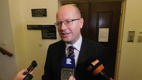 Premiér Bohuslav Sobotka (ČSSD) hájil na Výboru pro obranu jmenování Jiřího Langa do čela NBÚ.
