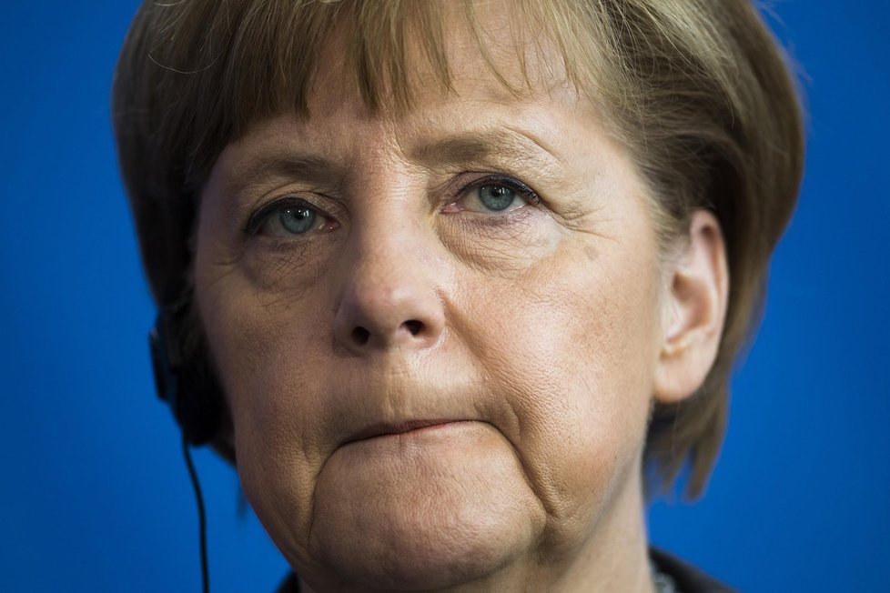 Angela Merkel během berlínského brífinku