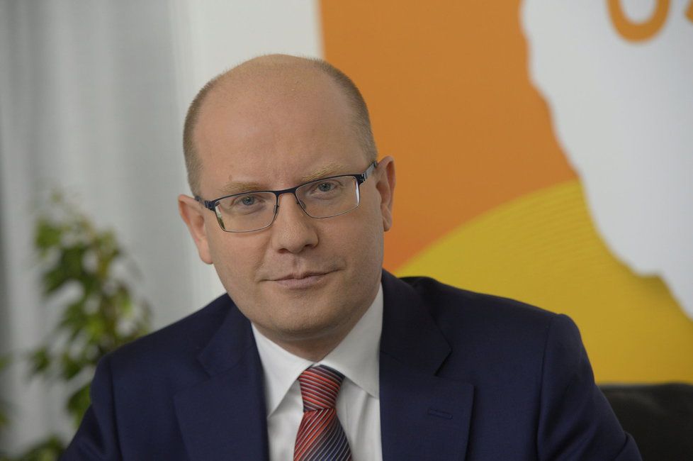 Naopak Bohuslav Sobotka (ČSSD) uvažuje o spolupráci s KSČM.