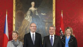 Margit Fischer, Bohuslav Sobotka, Heinz Fischer a Olga Sobotková při návštěvě českého premiéra ve Vídni