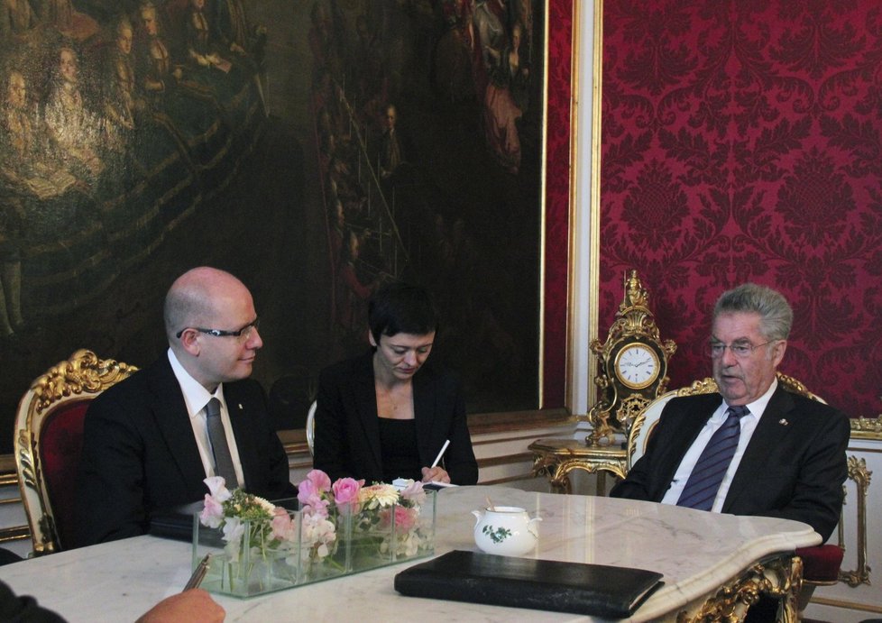 Rakouský prezident Fischer přivítal Sobotku ve vídeňském Hofburgu