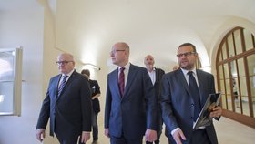 Premiér Sobotka a ministr kultury Herman se sešli v Národní knihovně v pražském Klementinu.