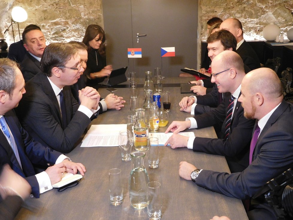Premiér Sobotka v Rize: Na setkání se srbským protějškem Aleksandrem Vučičem