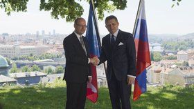 Bohuslav Sobotka s Robertem Ficem na dřívějším jednání v Praze