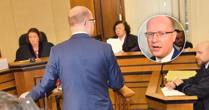 Bohuslav Sobotka ještě coby premiér vypovídal loni u soudu v kauze OKD