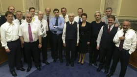 Bohuslav Sobotka, Petra Buzková, Stanislav Gross a další členové Špidlovy vlády v roce 2004