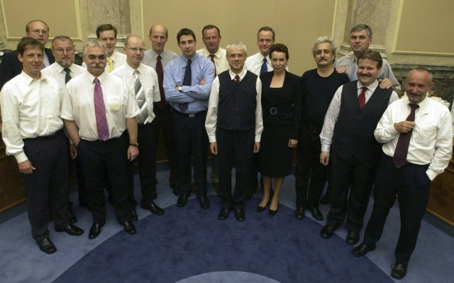Bohuslav Sobotka, Petra Buzková, Stanislav Gross a další členové Špidlovy vlády v roce 2004