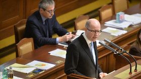 Premiér Bohuslav Sobotka podal ve sněmovně zprávu o migrační krizi (21. 1. 2016).