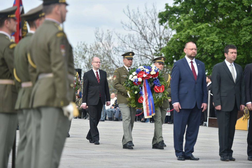 Premiér Sobotka nechyběl 8. května 2017 na Vítkově, prezident Zeman pietní akt vynechal